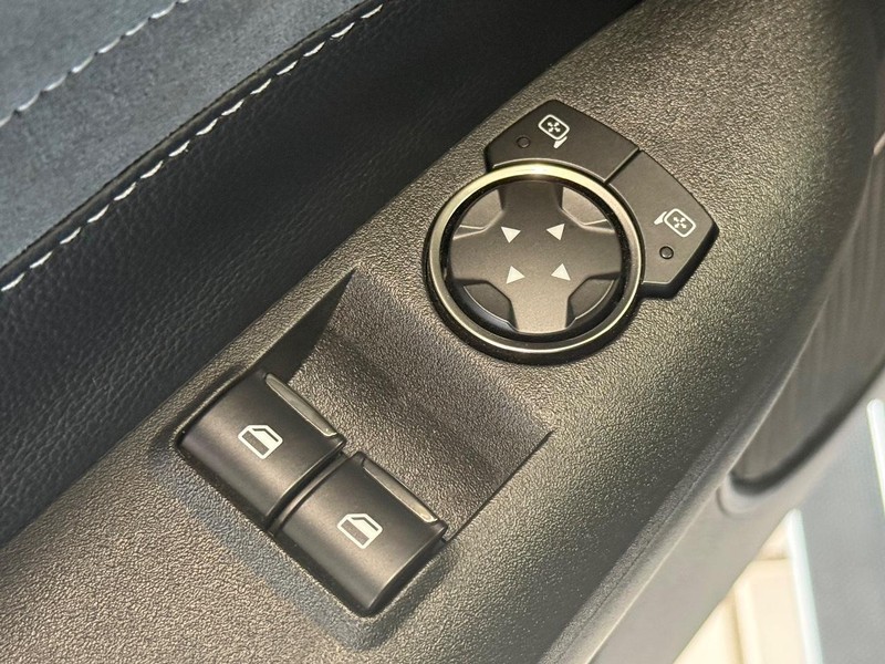 Ford Mustang Vehicle Full-screen Gallery Image 20