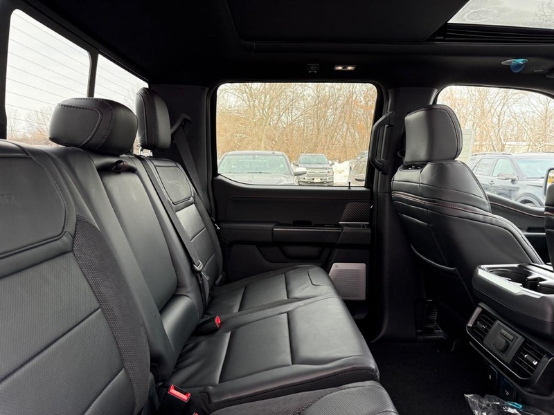 Ford F-150 Vehicle Full-screen Gallery Image 5