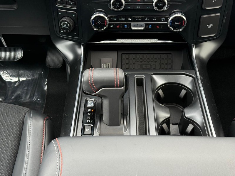 Ford F-150 Vehicle Full-screen Gallery Image 8