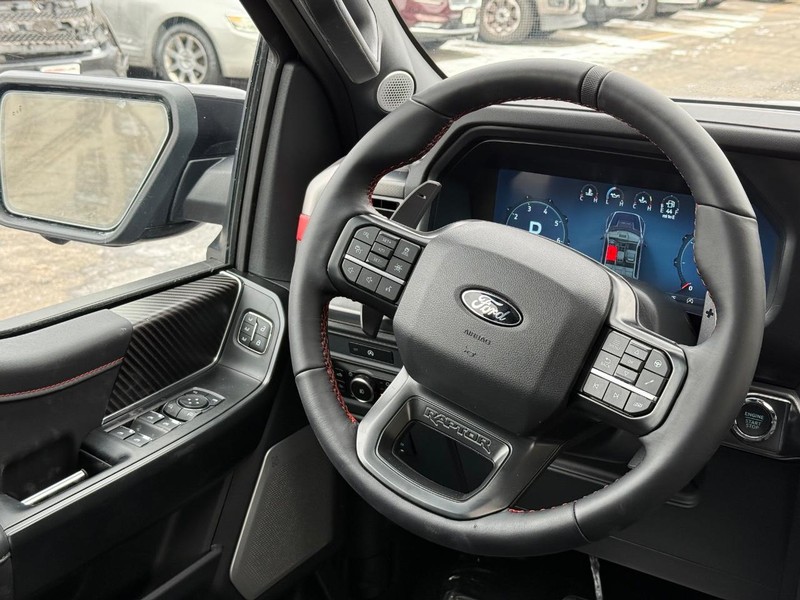 Ford F-150 Vehicle Full-screen Gallery Image 9