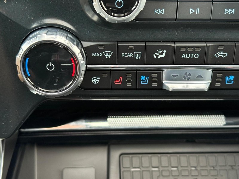 Ford F-150 Vehicle Full-screen Gallery Image 14