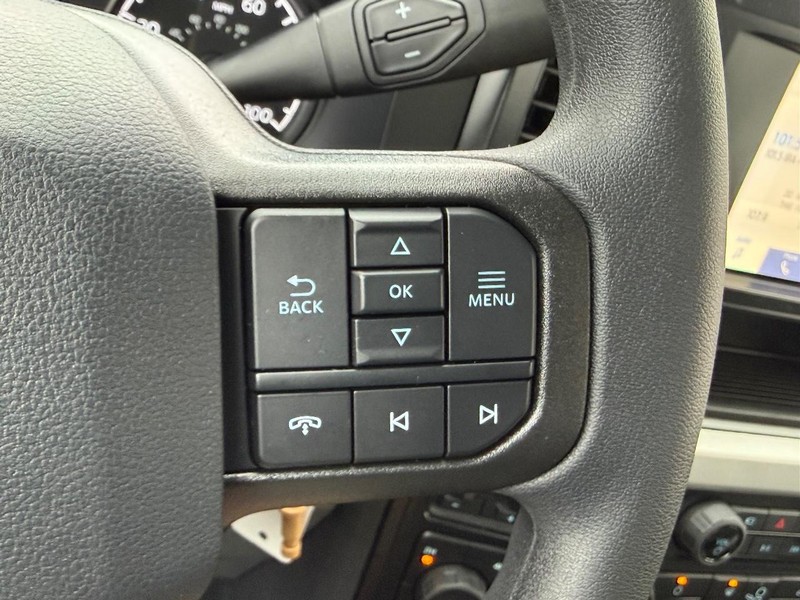 Ford Super Duty F-250 SRW Vehicle Full-screen Gallery Image 10