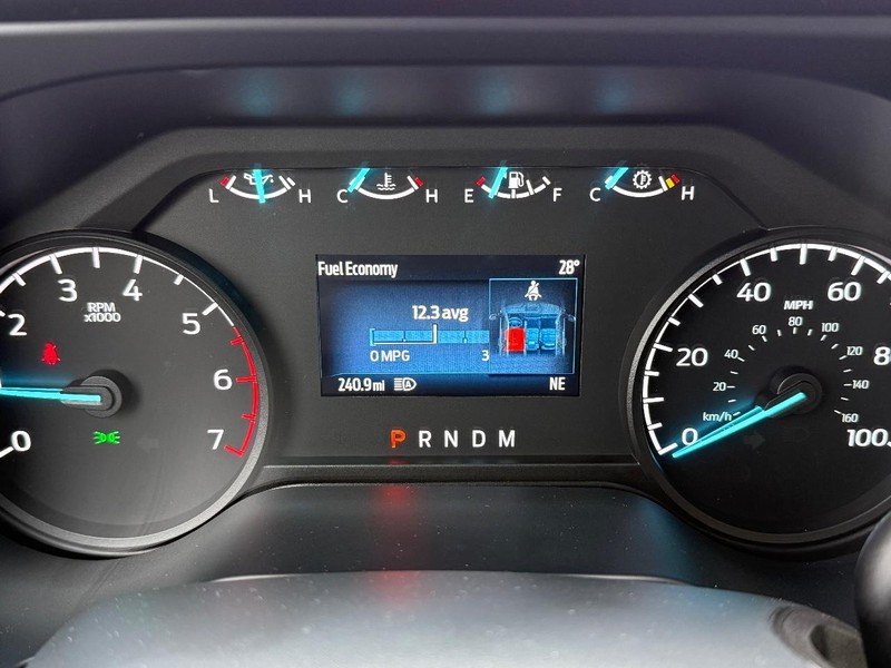 Ford Super Duty F-250 SRW Vehicle Full-screen Gallery Image 11