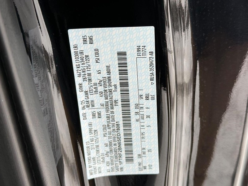 Ford Super Duty F-250 SRW Vehicle Full-screen Gallery Image 16