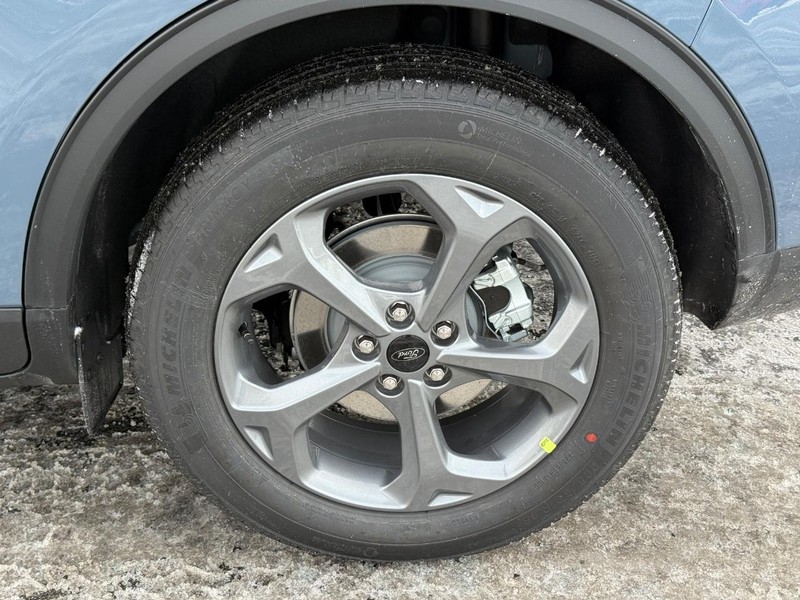 Ford Escape Vehicle Full-screen Gallery Image 4