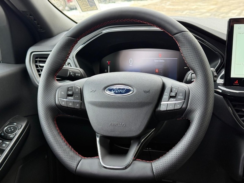 Ford Escape Vehicle Full-screen Gallery Image 7