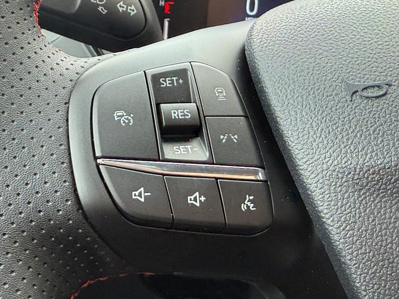 Ford Escape Vehicle Full-screen Gallery Image 8