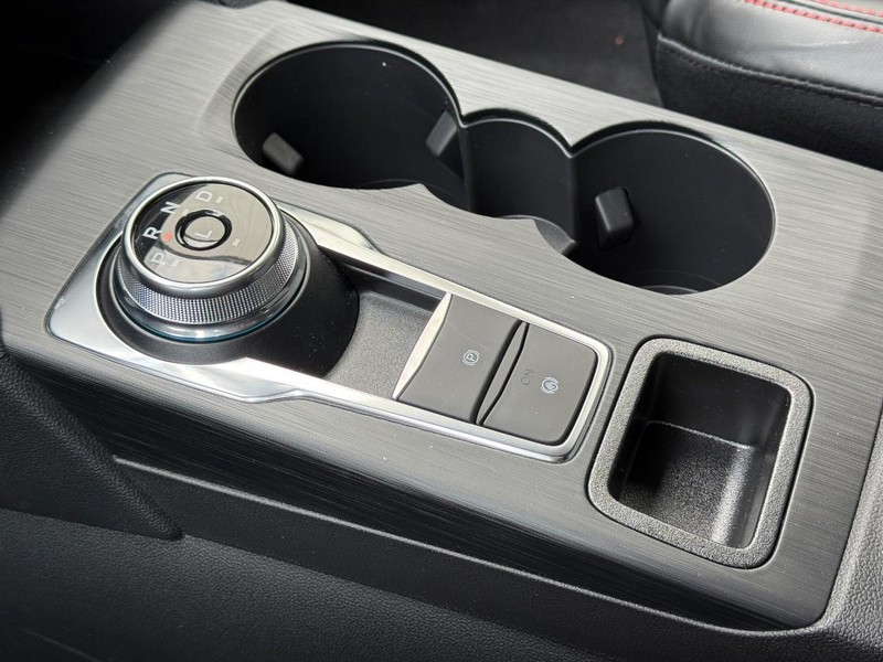 Ford Escape Vehicle Full-screen Gallery Image 13