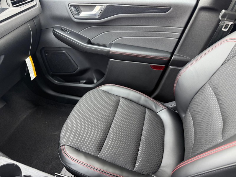 Ford Escape Vehicle Full-screen Gallery Image 14