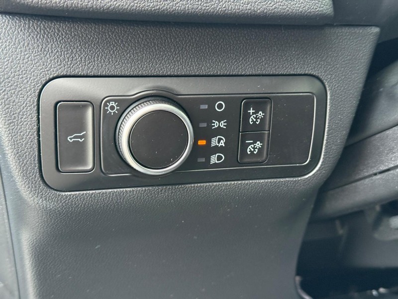 Ford Escape Vehicle Full-screen Gallery Image 15