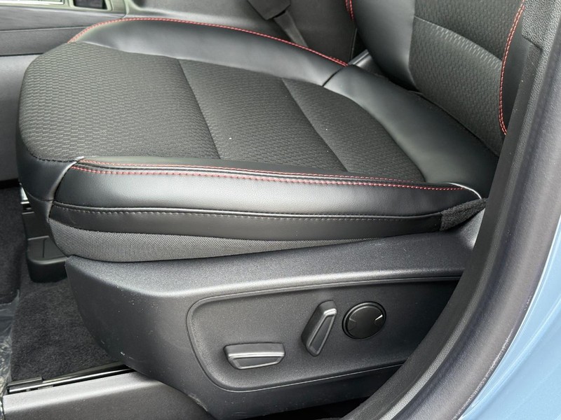 Ford Escape Vehicle Full-screen Gallery Image 17