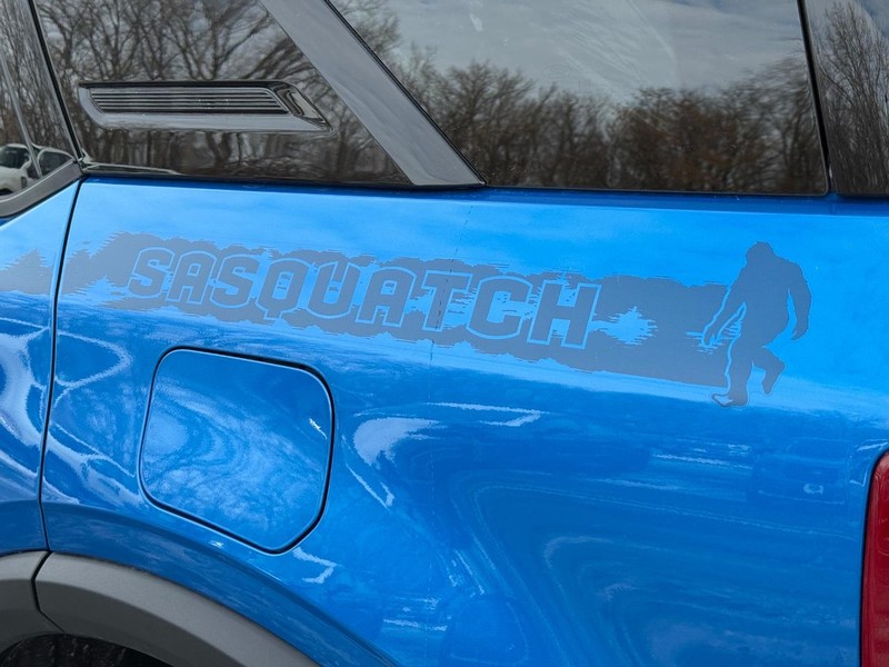 Ford Bronco Sport Vehicle Full-screen Gallery Image 4