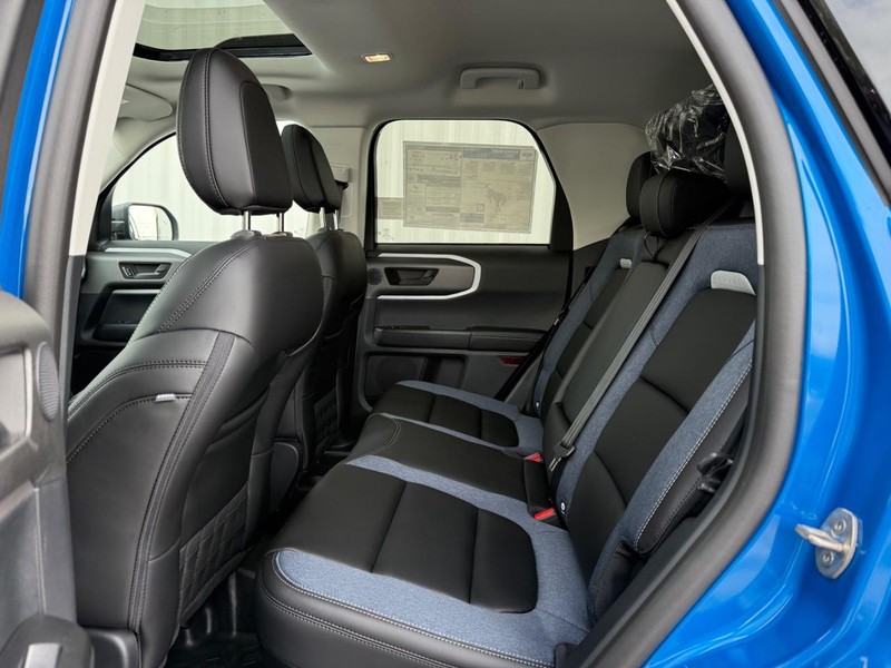 Ford Bronco Sport Vehicle Full-screen Gallery Image 7