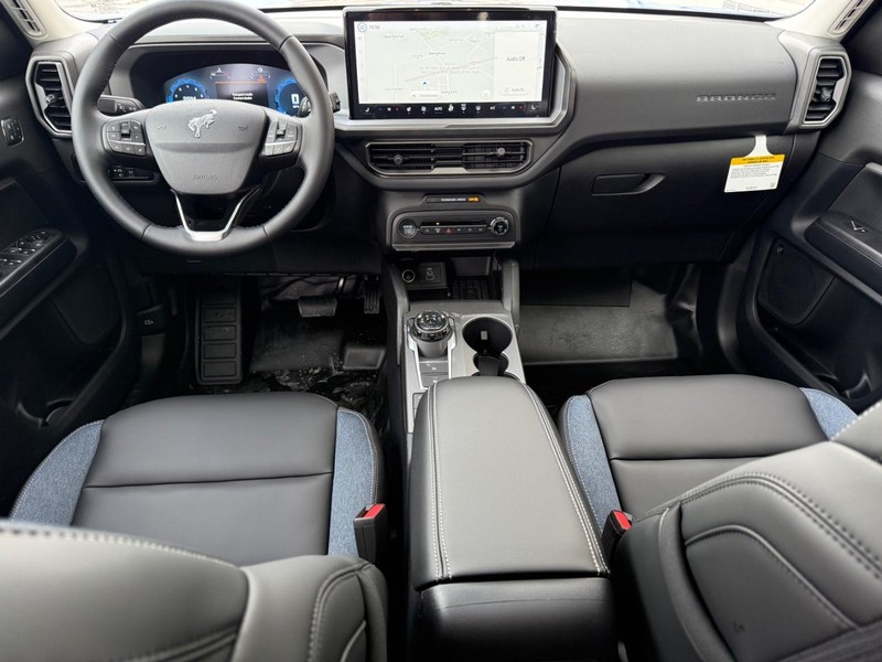 Ford Bronco Sport Vehicle Full-screen Gallery Image 9