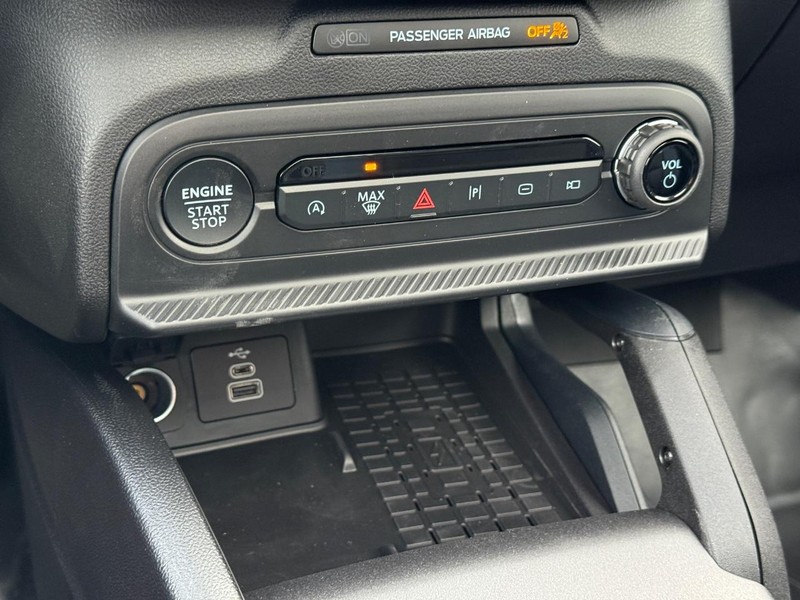 Ford Bronco Sport Vehicle Full-screen Gallery Image 15