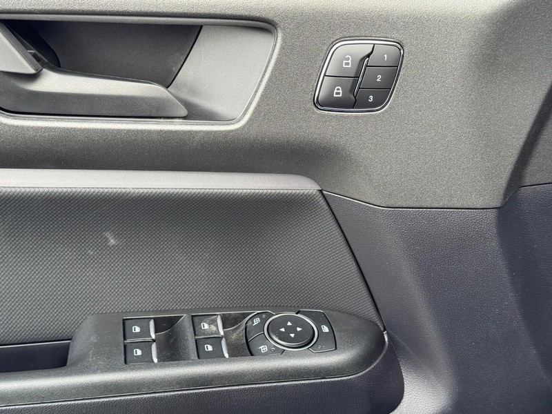 Ford Bronco Sport Vehicle Full-screen Gallery Image 20