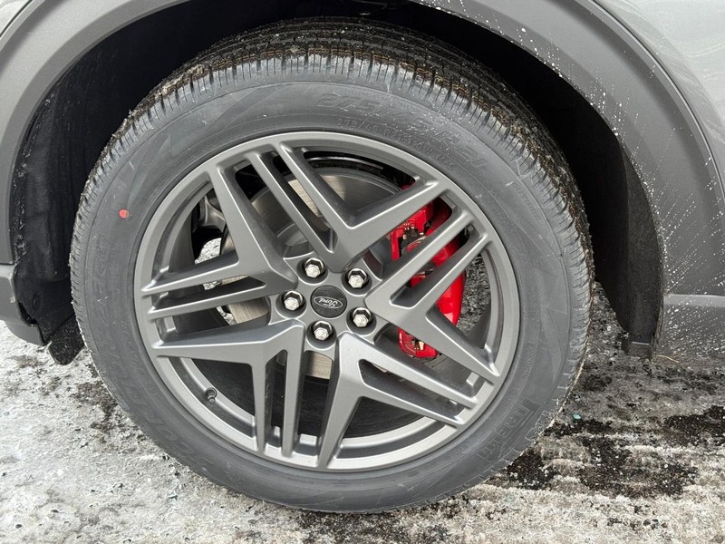 Ford Explorer Vehicle Full-screen Gallery Image 4