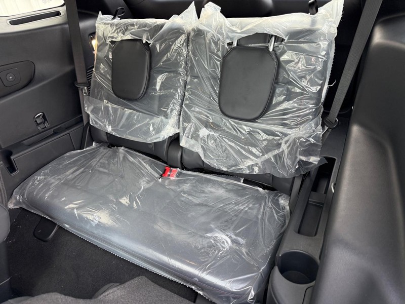 Ford Explorer Vehicle Full-screen Gallery Image 5