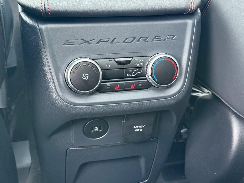 Ford Explorer Vehicle Full-screen Gallery Image 8