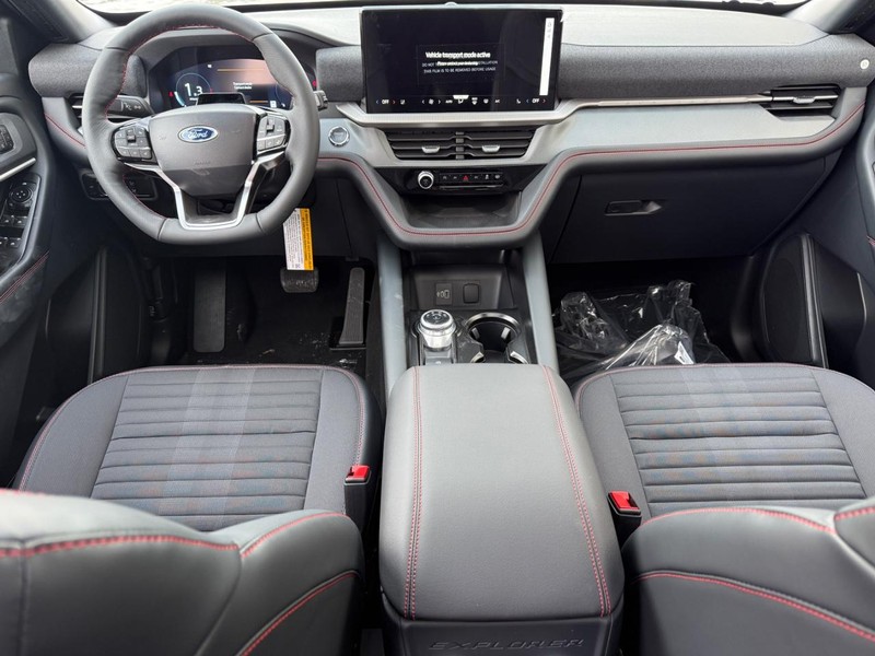 Ford Explorer Vehicle Full-screen Gallery Image 9