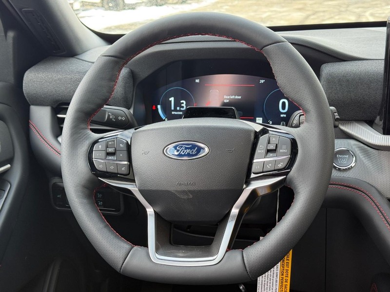 Ford Explorer Vehicle Full-screen Gallery Image 10