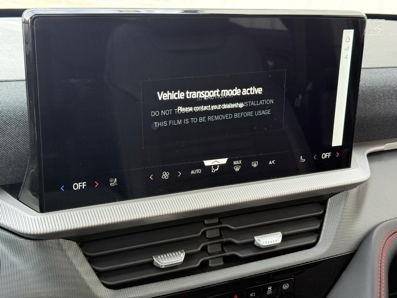 Ford Explorer Vehicle Full-screen Gallery Image 14