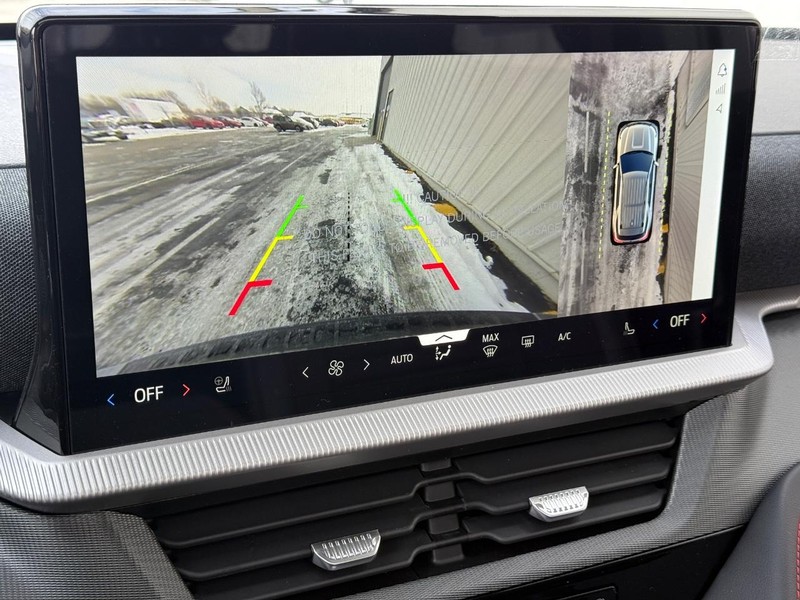 Ford Explorer Vehicle Full-screen Gallery Image 15