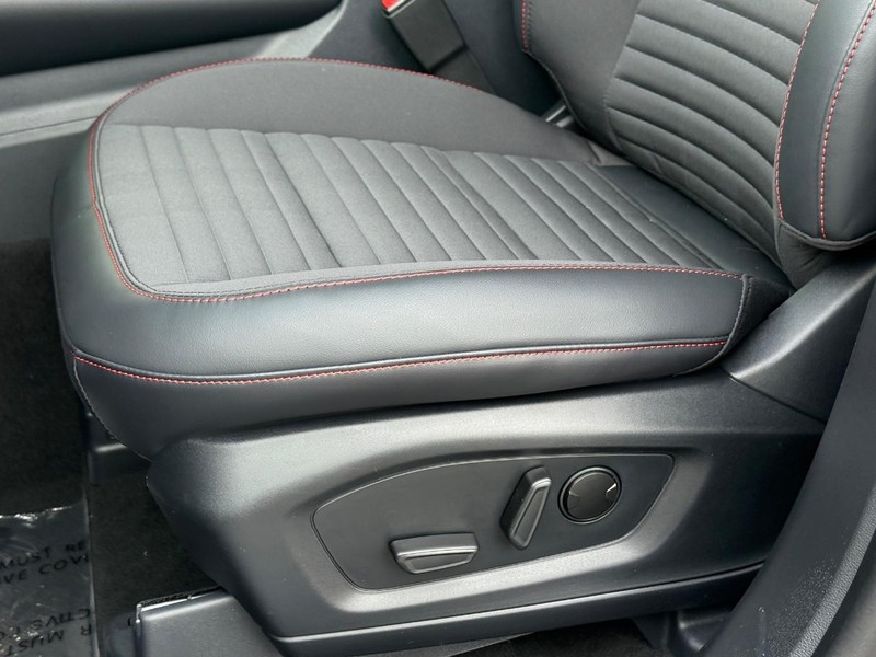 Ford Explorer Vehicle Full-screen Gallery Image 21