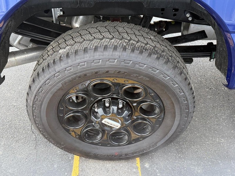 Ford Super Duty F-350 SRW Vehicle Full-screen Gallery Image 4