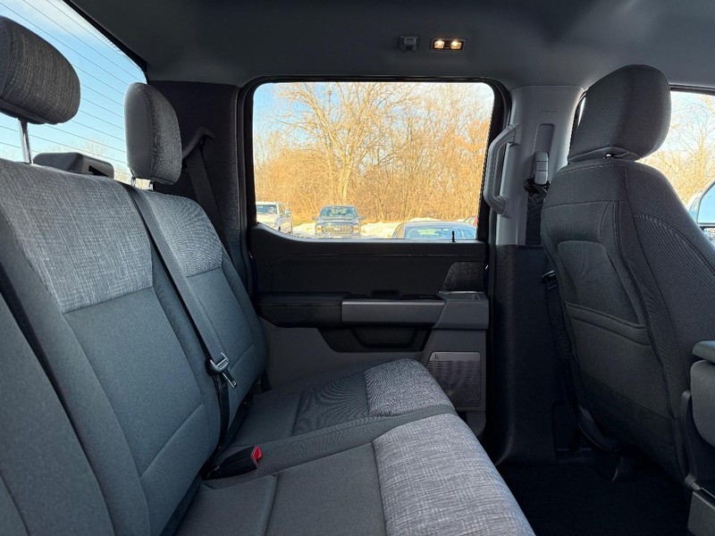 Ford Super Duty F-350 SRW Vehicle Full-screen Gallery Image 5