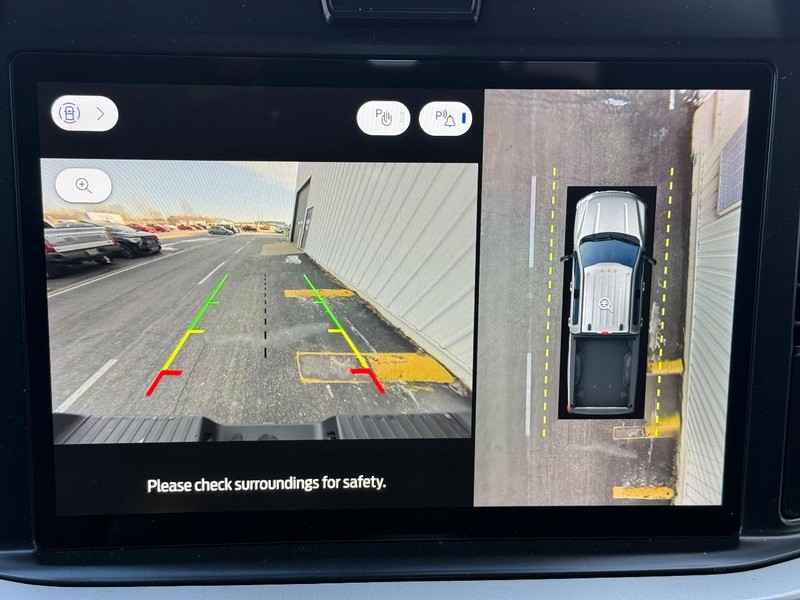 Ford Super Duty F-350 SRW Vehicle Full-screen Gallery Image 12