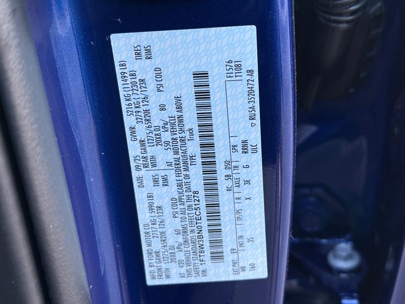 Ford Super Duty F-350 SRW Vehicle Full-screen Gallery Image 16