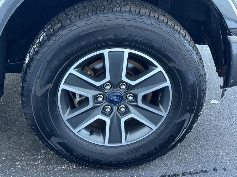 Ford F-150 Vehicle Full-screen Gallery Image 7