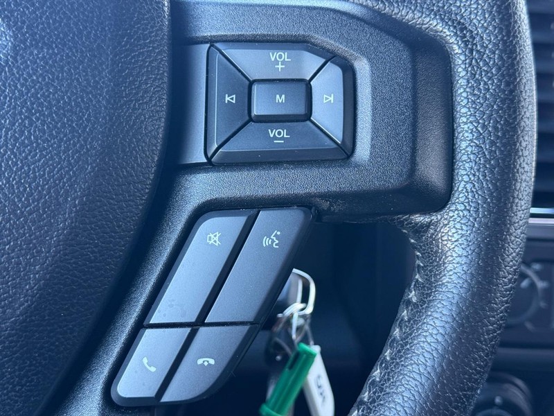 Ford F-150 Vehicle Full-screen Gallery Image 15