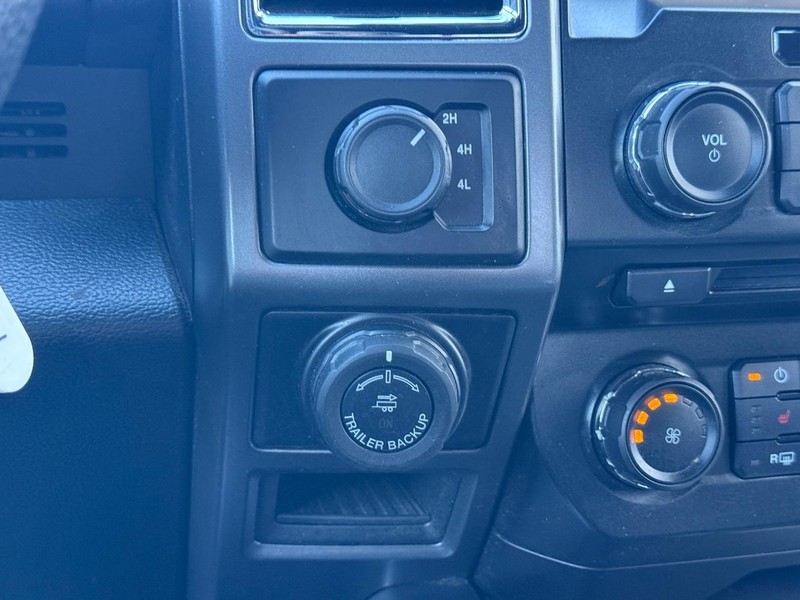 Ford F-150 Vehicle Full-screen Gallery Image 18