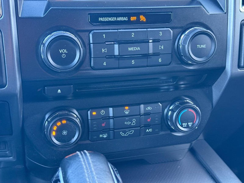 Ford F-150 Vehicle Full-screen Gallery Image 19