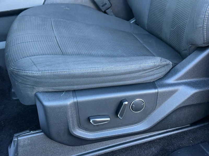 Ford F-150 Vehicle Full-screen Gallery Image 25