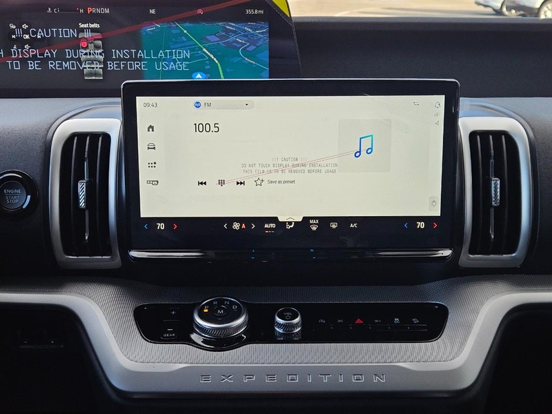 Ford Expedition Vehicle Full-screen Gallery Image 7