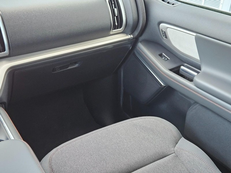 Ford Expedition Vehicle Full-screen Gallery Image 9