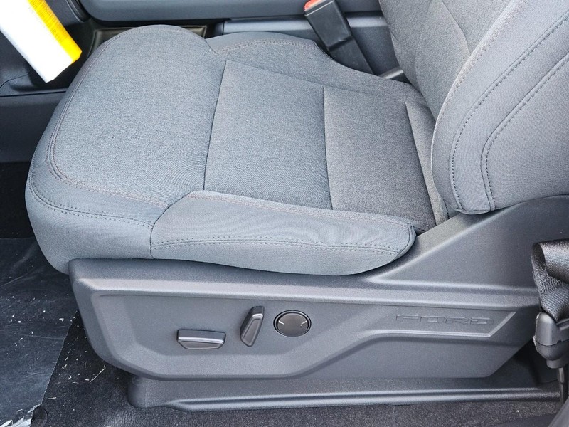 Ford Expedition Vehicle Full-screen Gallery Image 15