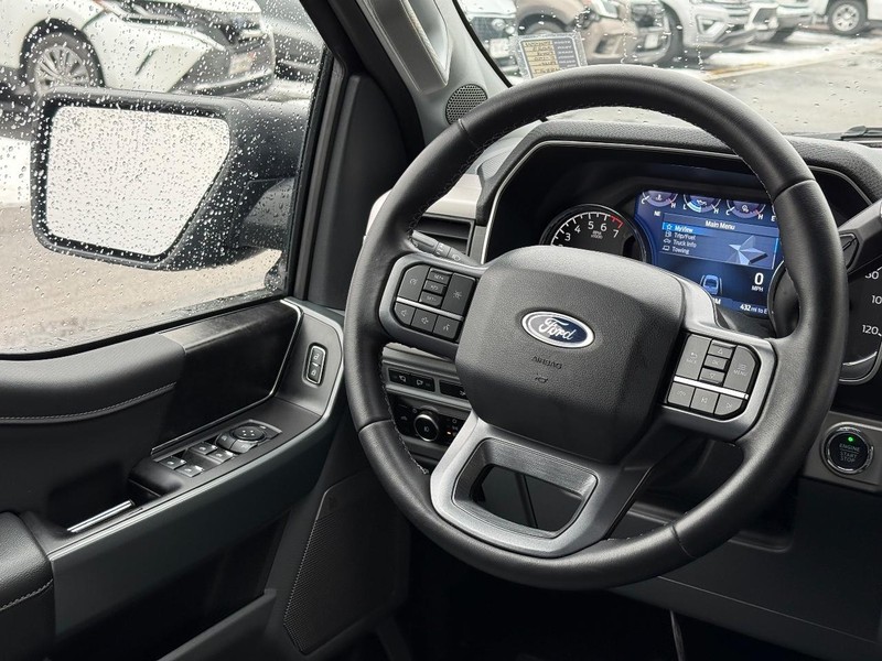 Ford F-150 Vehicle Full-screen Gallery Image 12