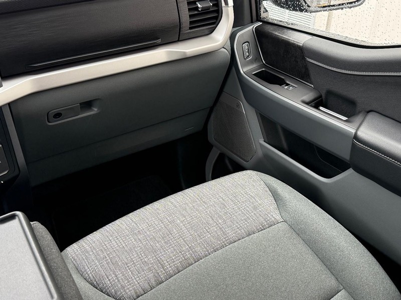 Ford F-150 Vehicle Full-screen Gallery Image 13