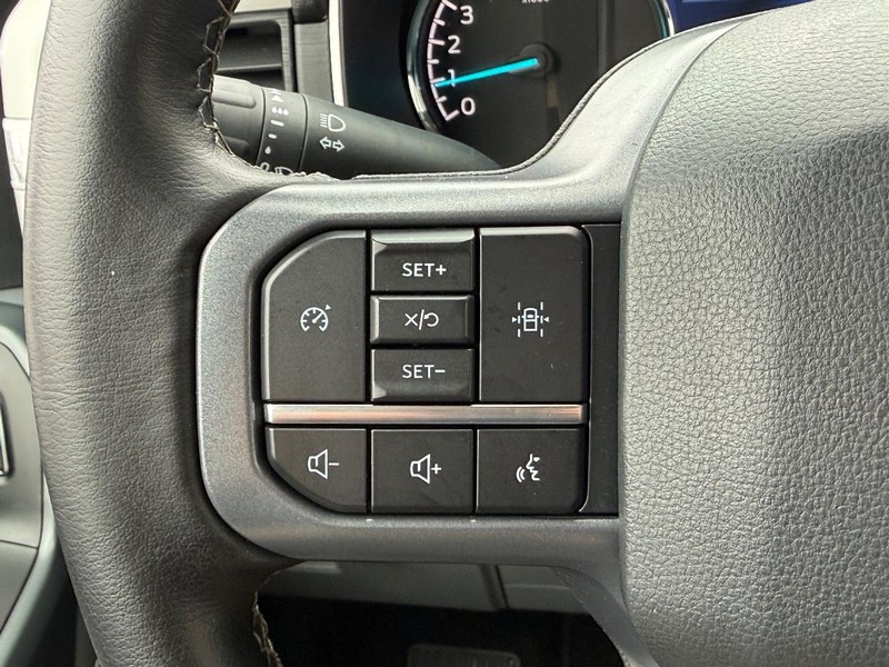 Ford F-150 Vehicle Full-screen Gallery Image 14