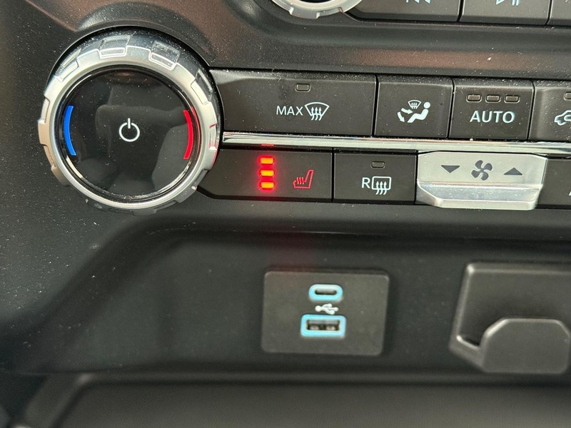 Ford F-150 Vehicle Full-screen Gallery Image 18