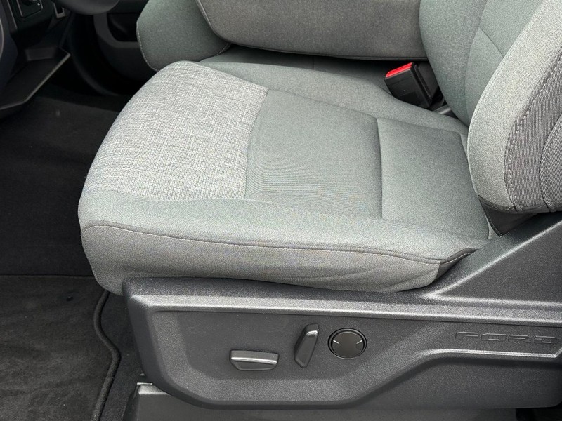 Ford F-150 Vehicle Full-screen Gallery Image 20