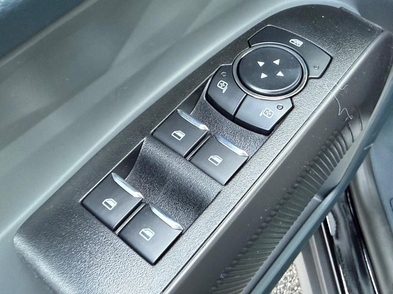 Ford Maverick Vehicle Full-screen Gallery Image 15