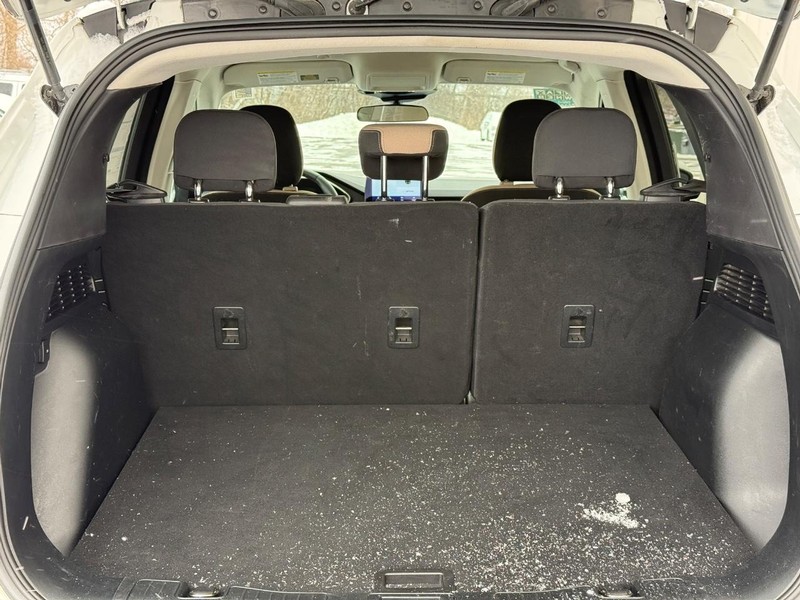 Ford Escape Vehicle Full-screen Gallery Image 05