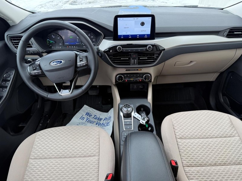 Ford Escape Vehicle Full-screen Gallery Image 10