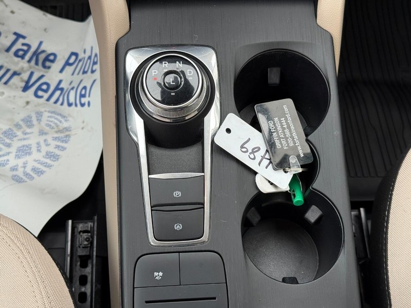 Ford Escape Vehicle Full-screen Gallery Image 12