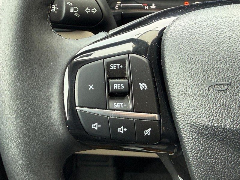 Ford Escape Vehicle Full-screen Gallery Image 15